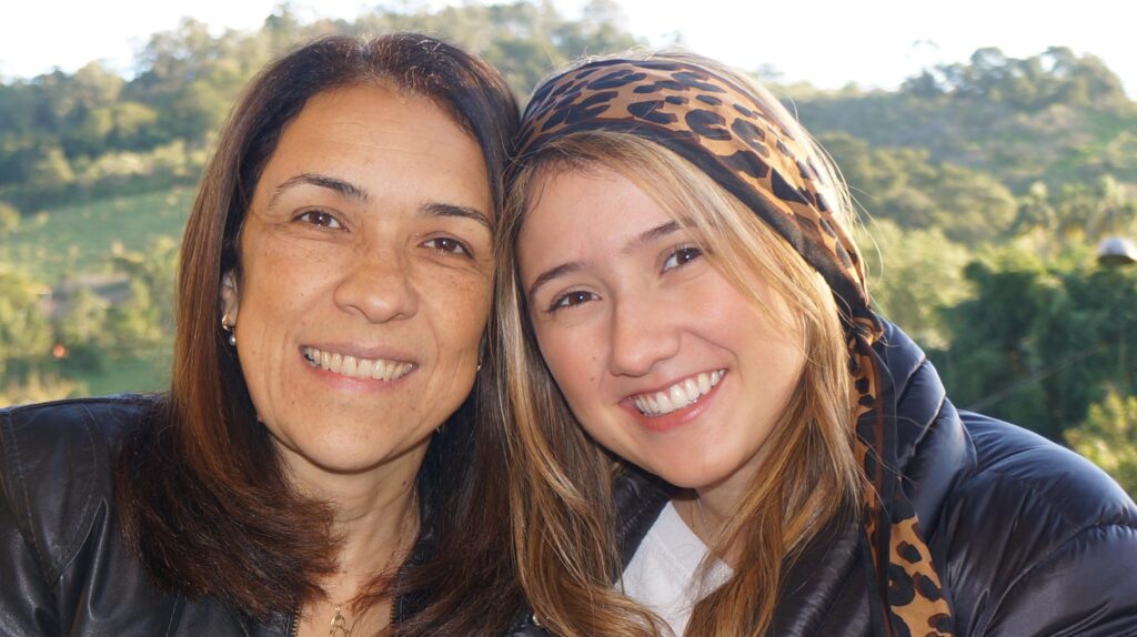 Roberta e Taís Bento, autoras do livro "Socorro! Meu filho não Estuda!"