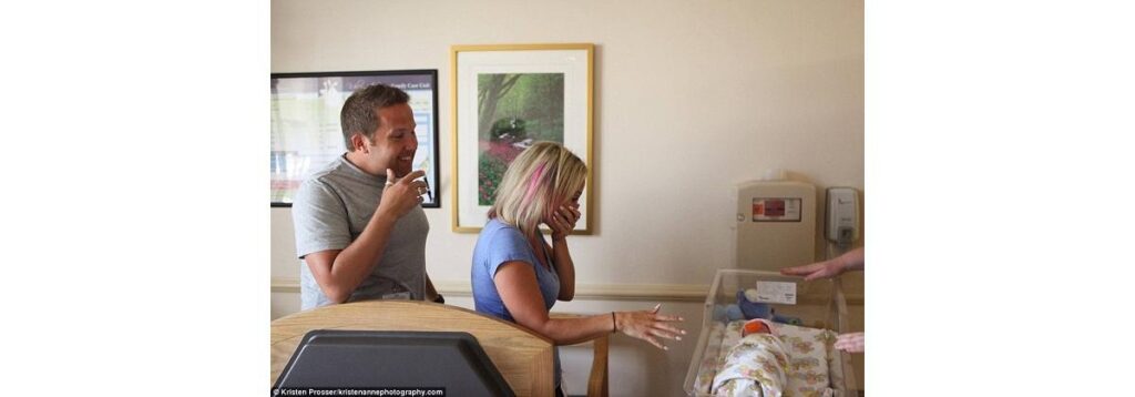 Casal conhece filho que vai adotar 3