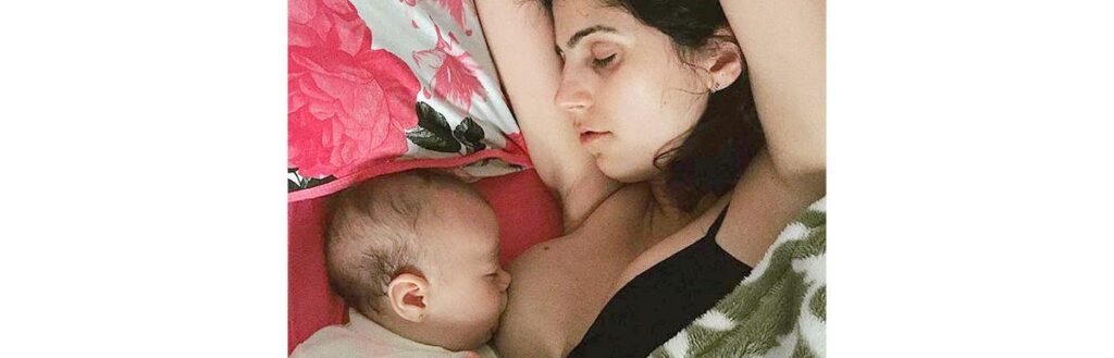 Manuela coloca filha para dormir com ela após vacinação