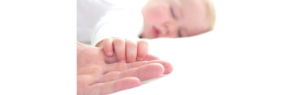 Pais são obrigados a tirar 3 meses de licença-paternidade