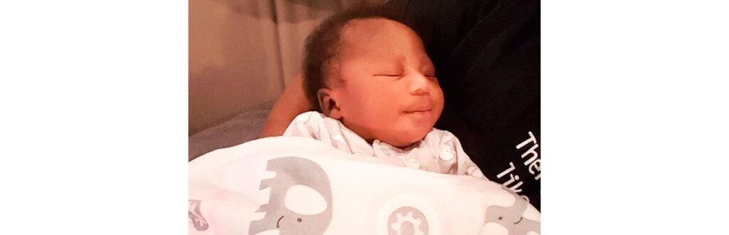 Pai faz parto de filha dentro de casa