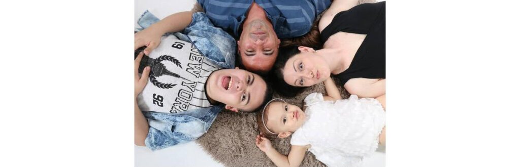 Michelle com seus filhos Matheus e Milena e seu marido