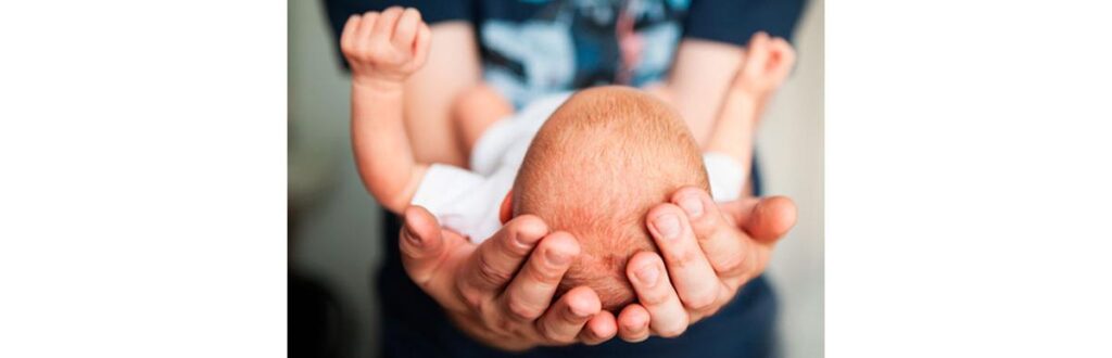 As áreas mais molinhas da cabeça dos bebês é chamada de moleira