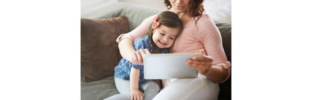 Novos pais passam mais tempo no Facebook do que quem não tem filhos