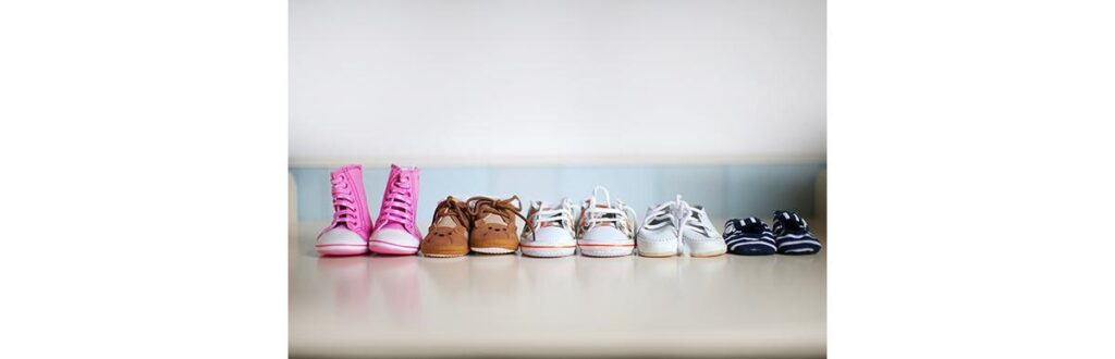 Os sapatos levam para casa as bactérias da rua