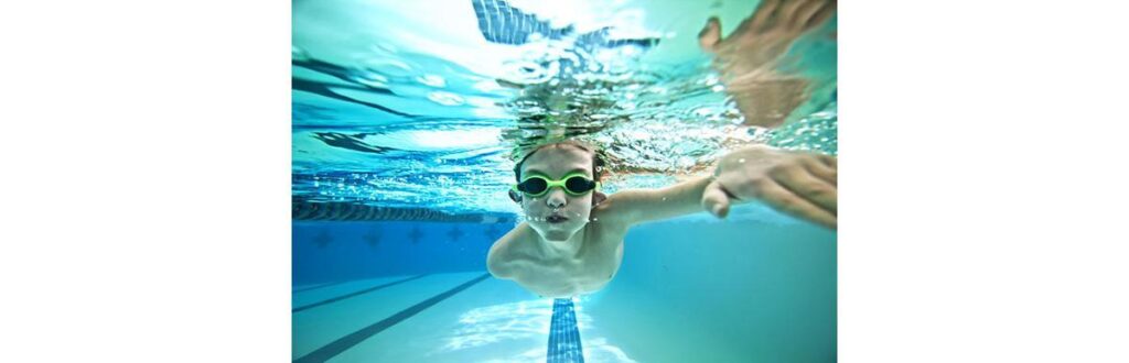 A prática da natação deve ser mantida na época do frio também