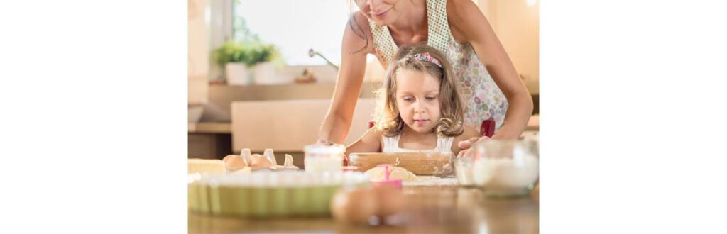Sempre elogie com entusiasmo os esforços dos pequenos na cozinha