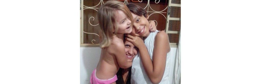 Cheyenne com Guga, 13 anos, e Diana, 5 anos, seus dois filhos