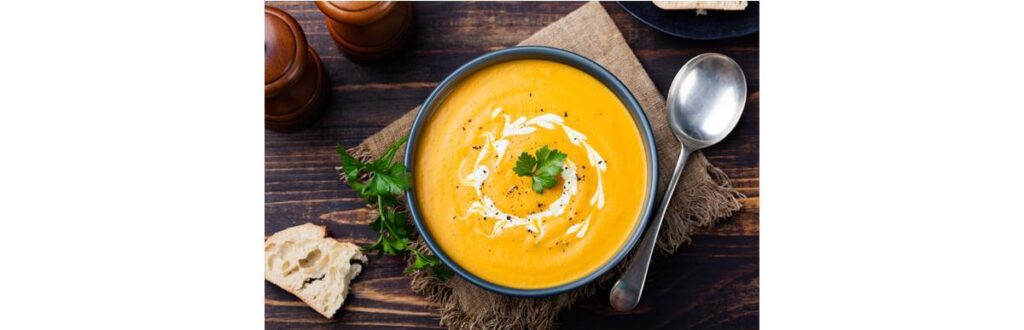 Veja como fazer uma receita simples de sopa de abóbora japonesa