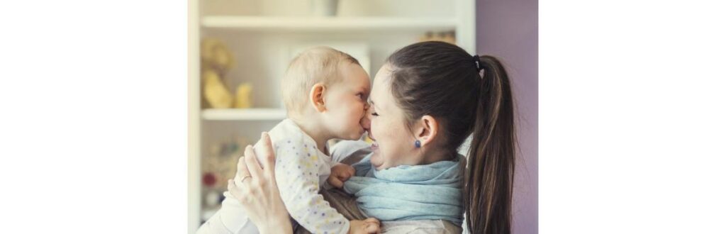 mother-with-her-daughter-picture-id473871704