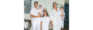 Ivete Sangalo e família em batizado das suas filhas gêmeas