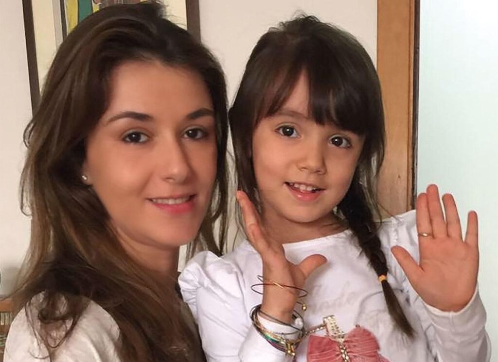 No primeiro livro as crianças aprendem as palavras a partir da construção de uma cidade