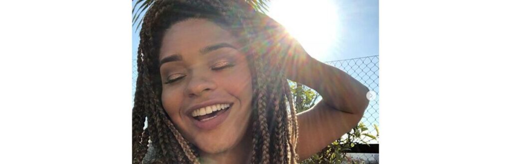 Juliana Alves ao lado de Yolanda (