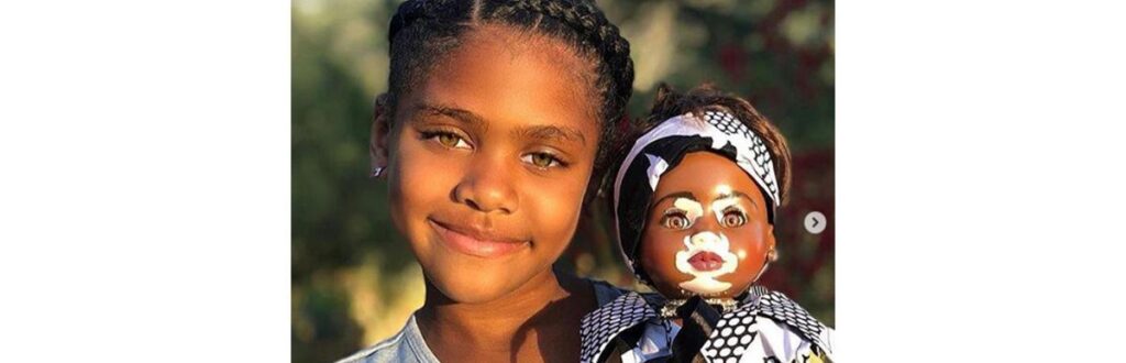 A artista Kay Black produz bonecas com vitiligo personalizadas