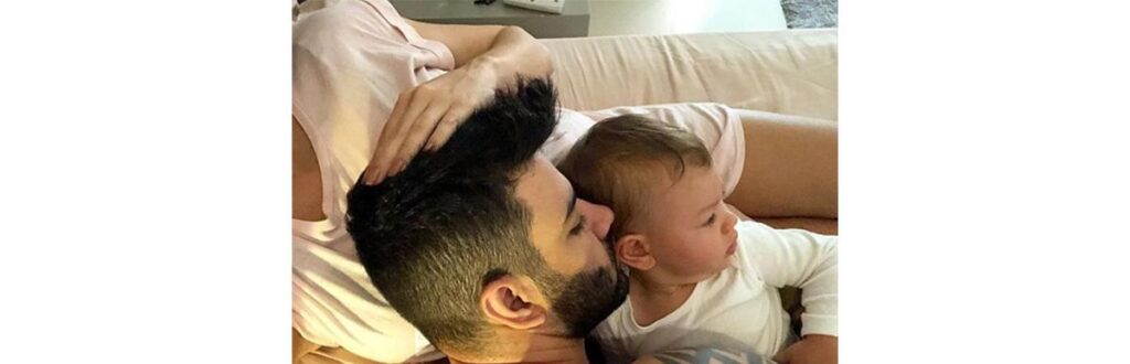 Gabriel e seu brinquedo cara na História do pai