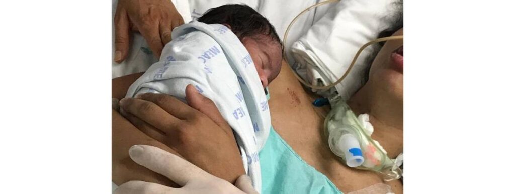 Mãe estava em coma há quase um mês quando acordou repentinamente após visita do filho.