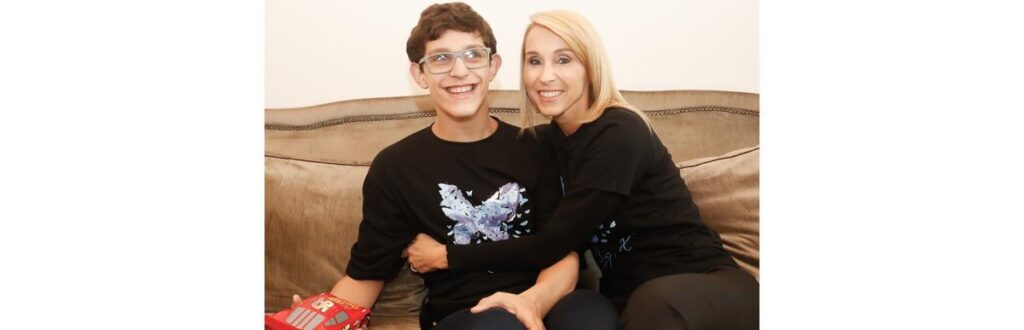 Sabrina Muggiati, fundadora do Projeto Eu Digo X, com o filho Jorge