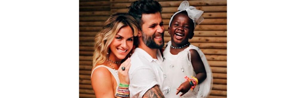 O casal está recorrendo na justiça contra o comentário racista sofrido pela filha