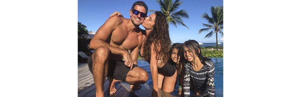 Giovanna Antonelli, seu marido e suas filhas gêmeas