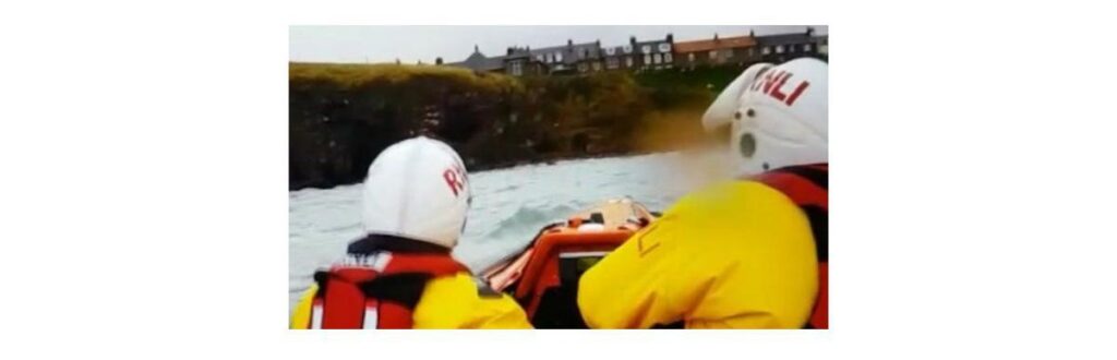 As crianças foram resgatadas com água nos tornozelos