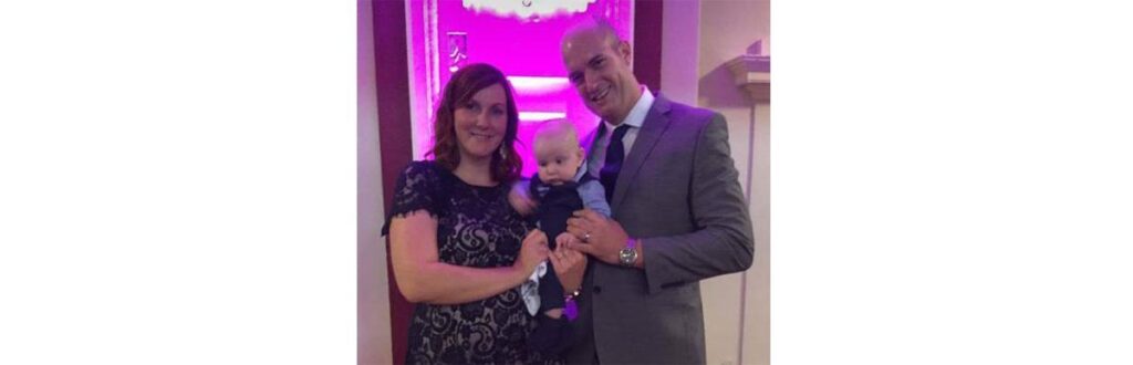 Lisa ao lado do seu primeiro filho, Oliver