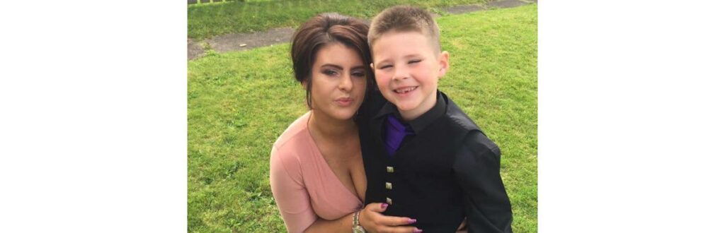 Teri e seu filho, Jason em clique para o Facebook