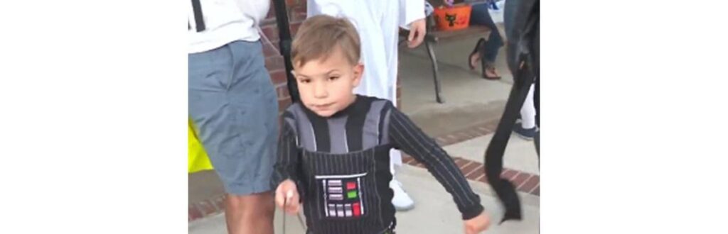 A mãe da criança se mudou recentemente para um novo estado nos Estados Unidos