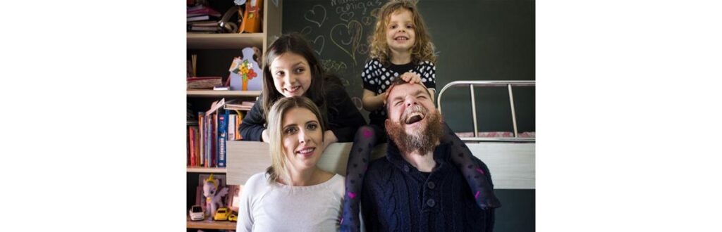 Ana Cardoso é jornalista e socióloga, mãe da Anita e da Aurora.