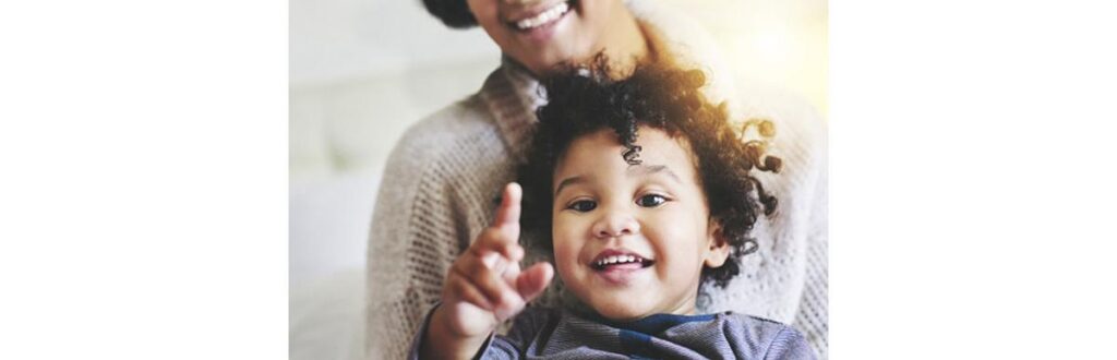 Seu filho está de olho na maneira que você se relaciona, diz pesquisadora