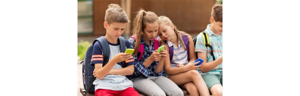 Proibir ou não o uso de celular na escola (iStock)