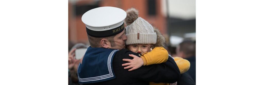 Muitos abraços e sorrisos felizes