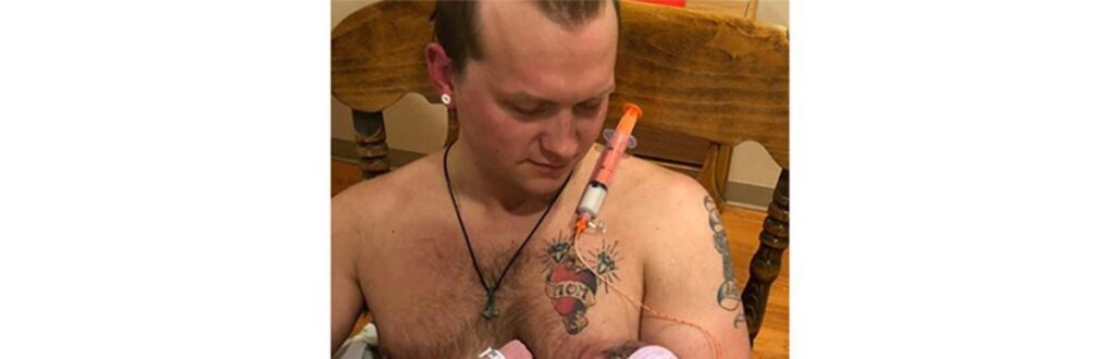 pai-amamentando-bebe