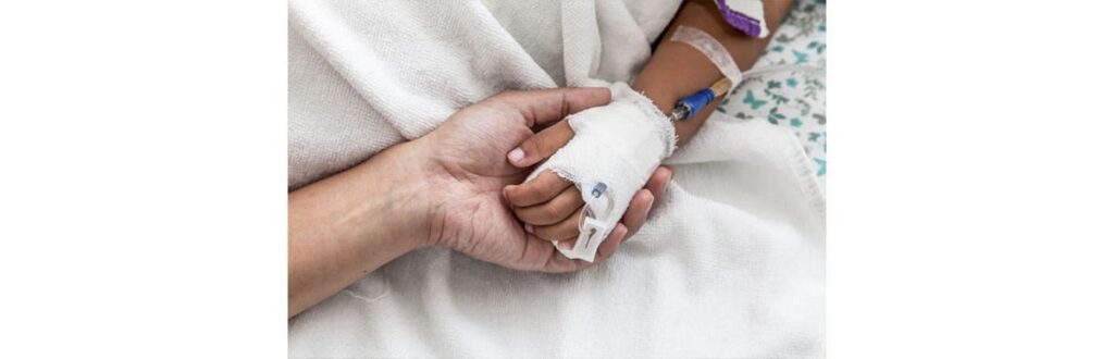 O menino está internado a 2 anos