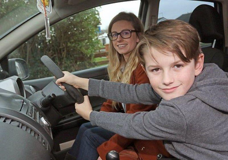 Ben Hedges assumiu o controle do carro após a mãe ter convulsão