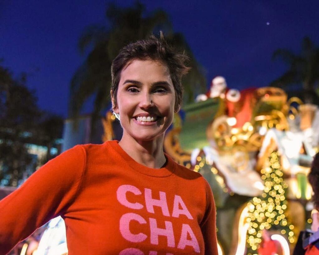 Deborah Secco, Hugo Moura e Maria Flor nas férias