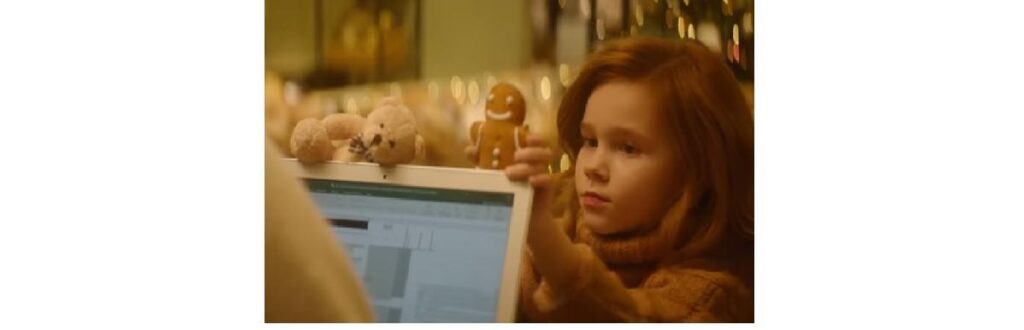 A menina está triste pela mãe trabalhar no Natal