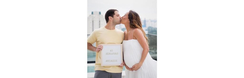 Zoe é a primeira filha da apresentadora Sabrina Sato e do ator Duda Nagle