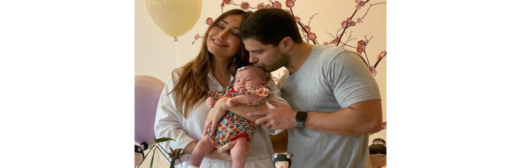 Sabrina Sato amamentando Zoe