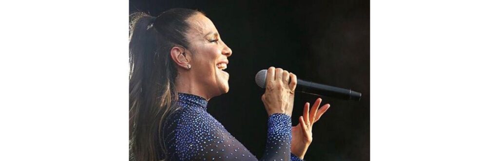 Ivete Sangalo e família em batizado das suas filhas gêmeas