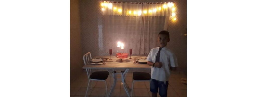 Léo preparou uma surpresa muito romântica para os pais
