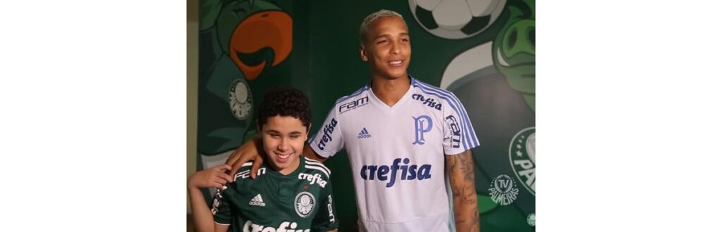 O menino ganhou um mega presente do Palmeiras