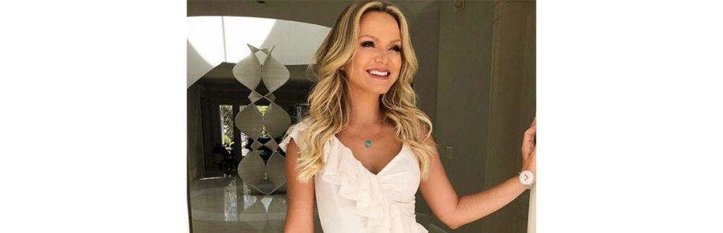 Eliana curte férias ao lado da família