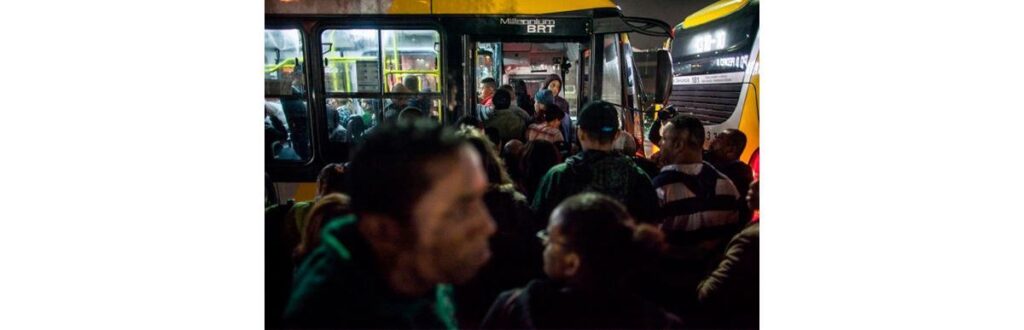 Menino sofre acidente em ônibus