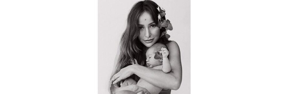 Sabrina está amando cada momento de ser mãe