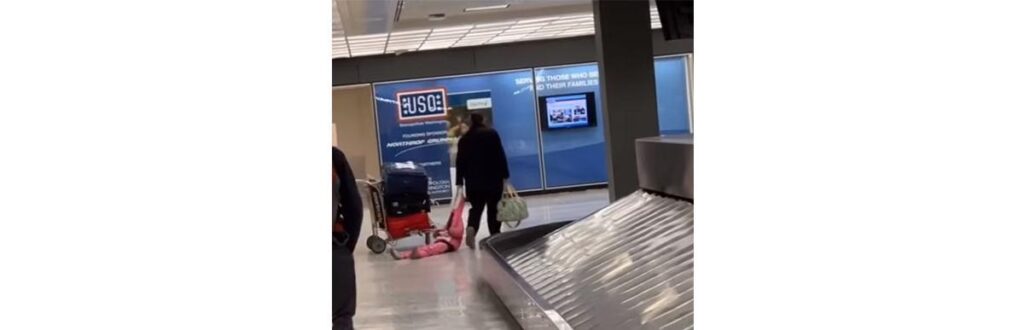 Um jeito inusitado de levar a filha por ai