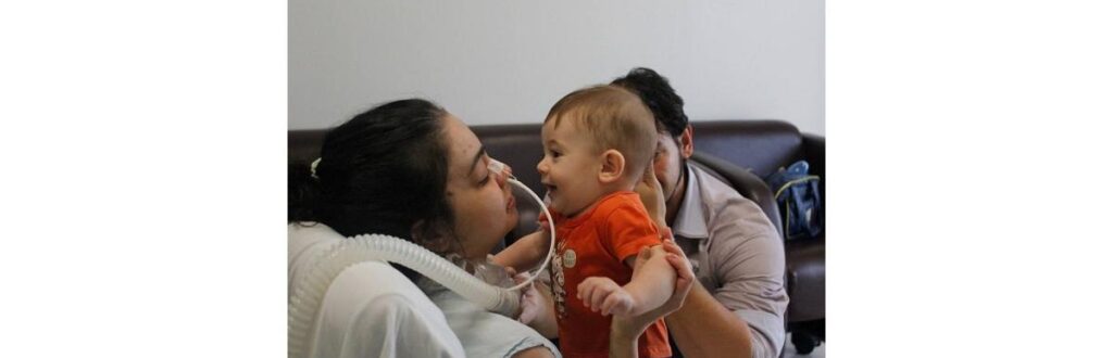 Michele se emociona ao rever o filho