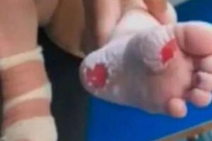 Pippa Simmons com seu filho Jagger Simmons