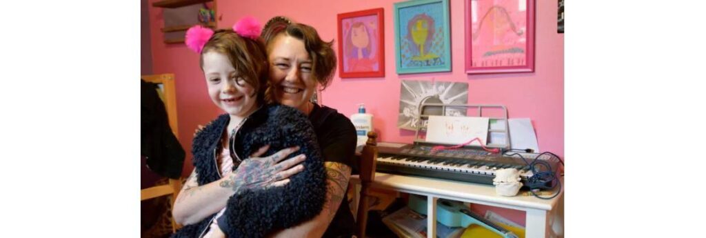 Jessie e sua filha, Hana, de 6 anos.