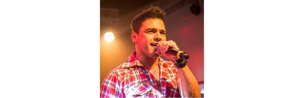 Zezé di Camargo e os netos José Marcus e João Francisco