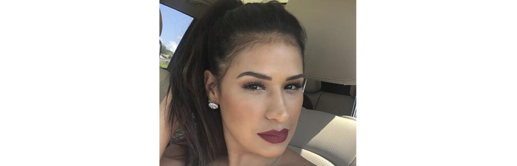 Simone, que tem dupla sertaneja com Simaria, passa férias em Miami com a família